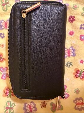 thirty-one Black Zip Wristlet Clutch